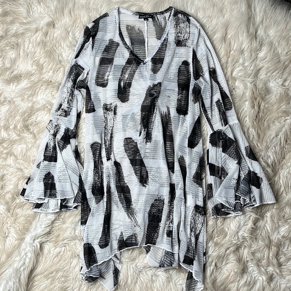 Dor Dor Couture womens black & white knit bathing suit coverup size Medium